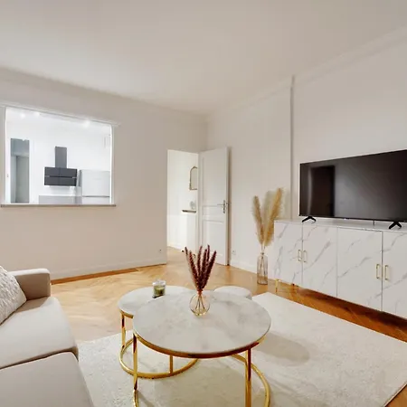 Prestigieux 2 Pieces Champs-elysees George V Apartment Paris