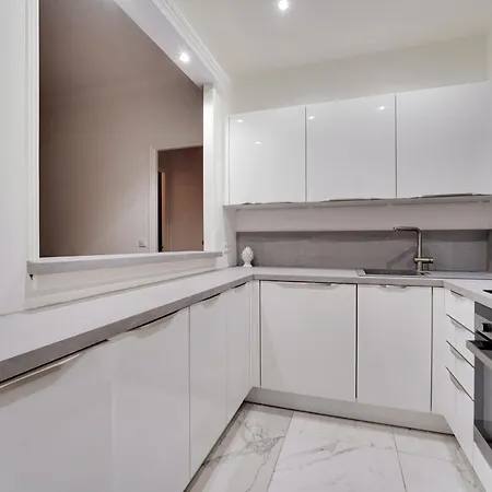 Prestigieux 2 Pieces Champs-elysees George V Appartement